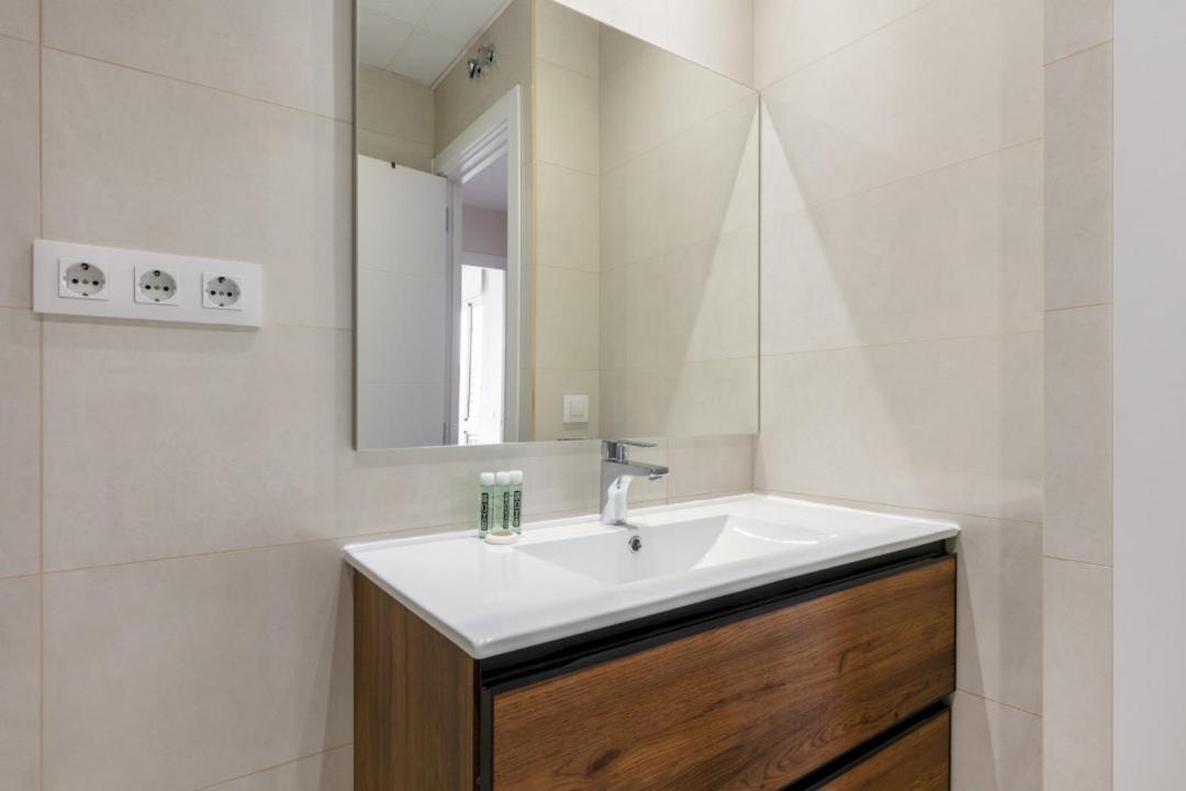 Bright With Views - 2Bd 1Bth- Av America Мадрид Екстер'єр фото